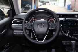 2019款丰田凯美瑞