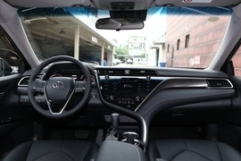 2019款丰田凯美瑞