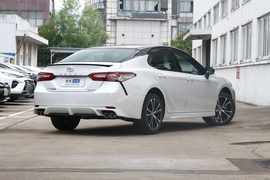 2019款丰田凯美瑞