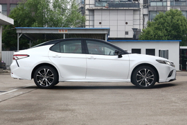 2019款丰田凯美瑞