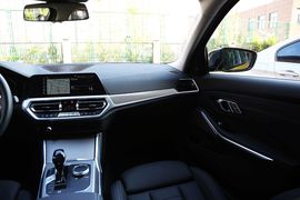 2020款宝马330i