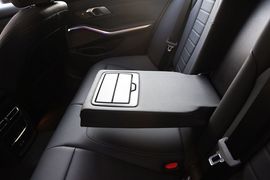 2020款宝马330i