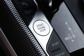 2020款宝马330i