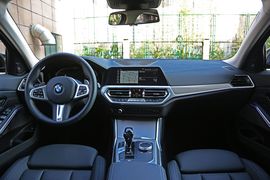 2020款宝马330i
