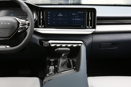 2020款新宝骏RC-5