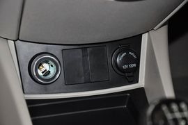 2012款长安悦翔V5
