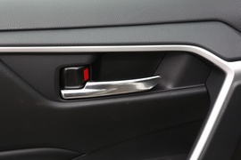 2020款丰田RAV4荣放双擎