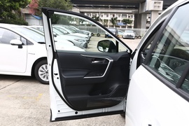 2020款丰田RAV4荣放双擎