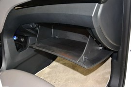 2013款现代格锐3.0L手自一体旗舰版6座