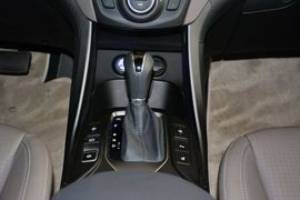 2013款现代格锐3.0L手自一体旗舰版6座