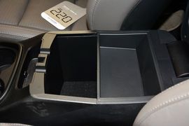 2013款现代格锐3.0L手自一体旗舰版6座