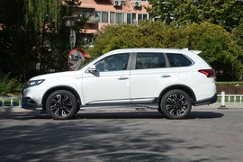 2020款三菱欧蓝德