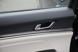 2020款起亚K5凯酷