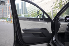 2020款起亚K5凯酷