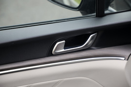 2020款起亚K5凯酷