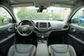   2020款 Jeep自由光 2.0T 四驱高性能旗舰版