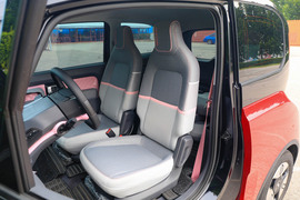 2020款新宝骏E300