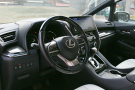 2020款雷克萨斯LM