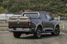 2021款长城炮乘用皮卡全球版柴油8AT四驱尊享型