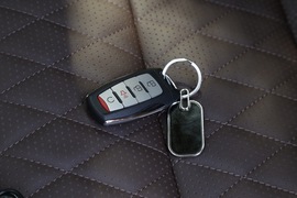 2021款长城炮乘用皮卡全球版柴油8AT四驱尊享型