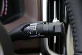 2021款长城炮乘用皮卡全球版柴油8AT四驱尊享型