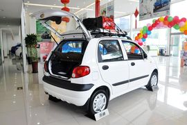 2012款宝骏乐驰1.0L手动优越型