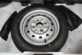 2012款宝骏乐驰1.0L手动优越型