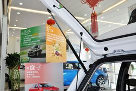 2012款宝骏乐驰1.0L手动优越型