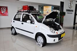2012款宝骏乐驰1.0L手动优越型
