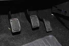 2012款宝骏乐驰1.0L手动优越型