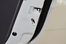 2012款宝骏乐驰1.0L手动优越型