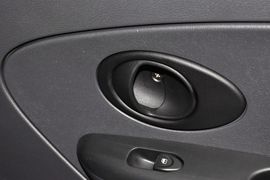 2012款宝骏乐驰1.0L手动优越型