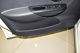 2012款宝骏乐驰1.0L手动优越型