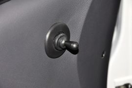 2012款宝骏乐驰1.0L手动优越型