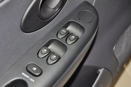 2012款宝骏乐驰1.0L手动优越型