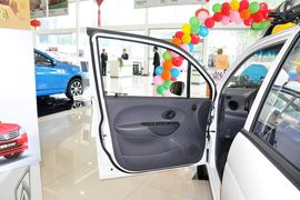 2012款宝骏乐驰1.0L手动优越型