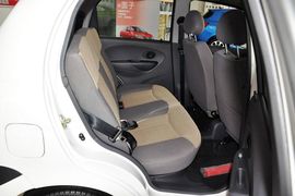 2012款宝骏乐驰1.0L手动优越型