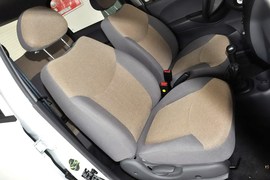 2012款宝骏乐驰1.0L手动优越型