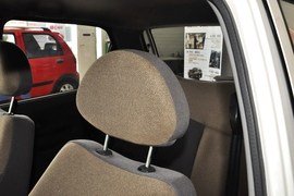 2012款宝骏乐驰1.0L手动优越型