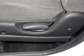 2012款宝骏乐驰1.0L手动优越型