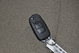 2012款宝骏乐驰1.0L手动优越型