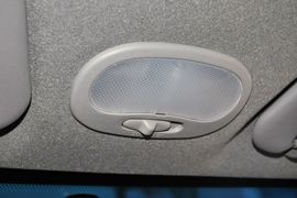 2012款宝骏乐驰1.0L手动优越型