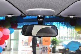 2012款宝骏乐驰1.0L手动优越型