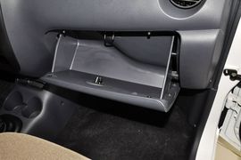 2012款宝骏乐驰1.0L手动优越型