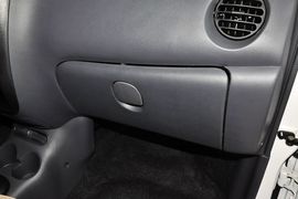 2012款宝骏乐驰1.0L手动优越型