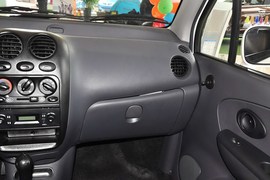 2012款宝骏乐驰1.0L手动优越型