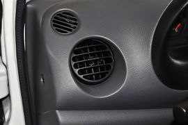 2012款宝骏乐驰1.0L手动优越型