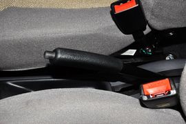 2012款宝骏乐驰1.0L手动优越型