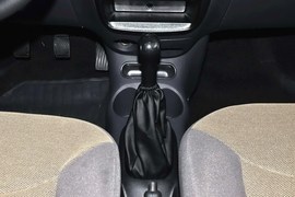 2012款宝骏乐驰1.0L手动优越型