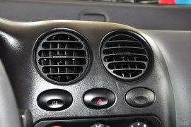 2012款宝骏乐驰1.0L手动优越型